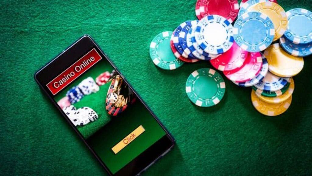 What Role Did Mobile Slots Play in the Industry’s Shift to Online Gambling